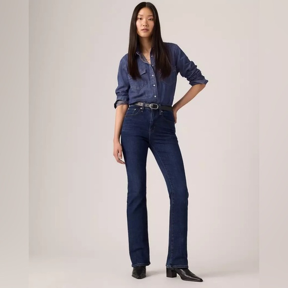 Levi’s | Women’s Dark Blue Premium 725 Highwaist Kickboot Side Slit Jeans, 28x34 - Picture 13 of 13